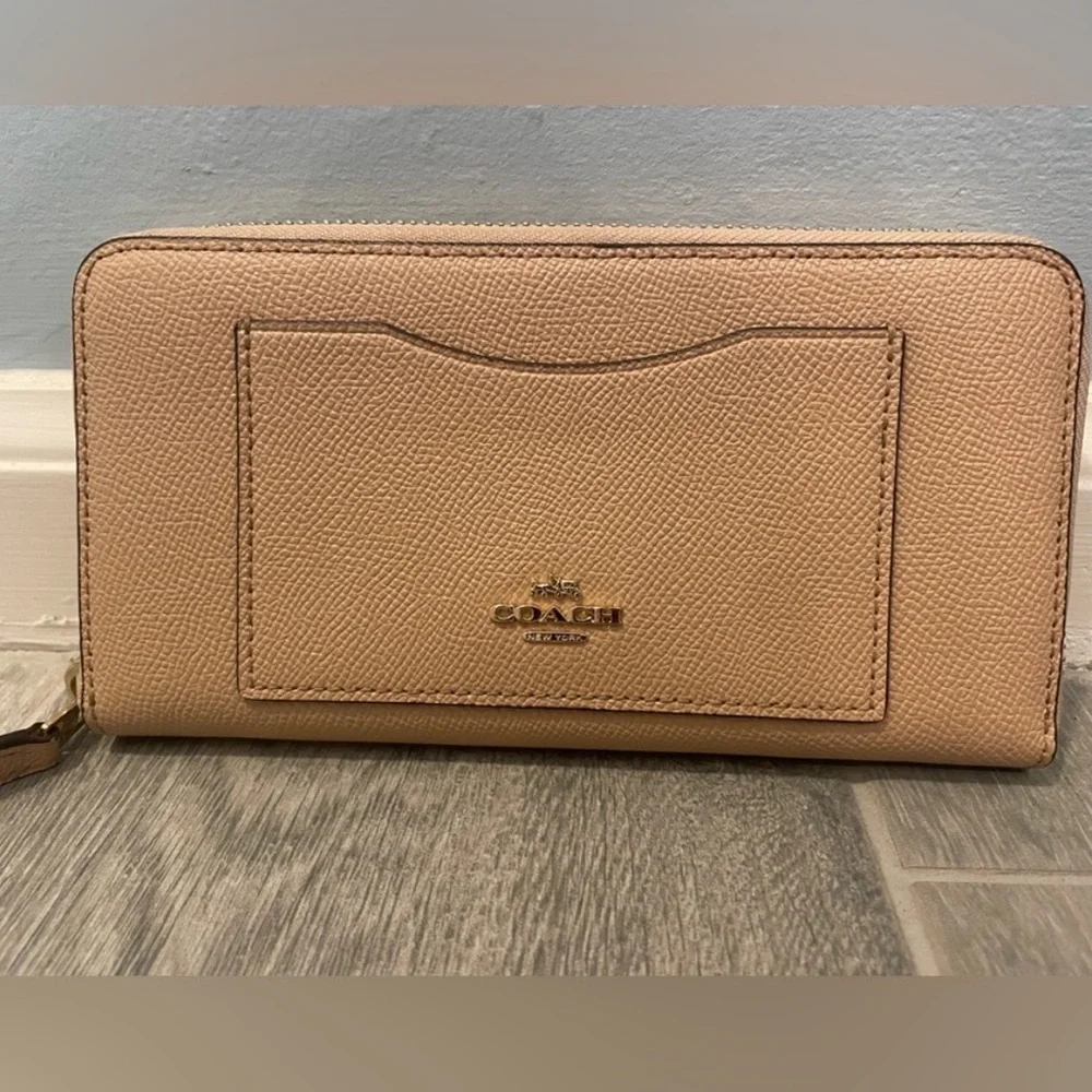 Coach Wallet - Picture 1 of 4